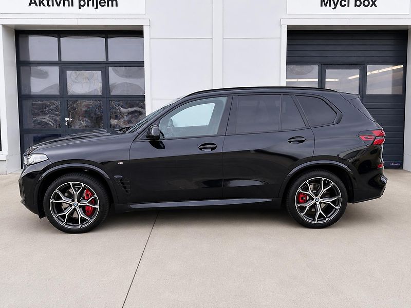 BMW X5 xDrive 30d M-Sport - fotka 3 z 31