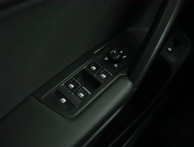 Volkswagen Tiguan (2023) Elegance 2.0 TDI - fotka 18 z 18