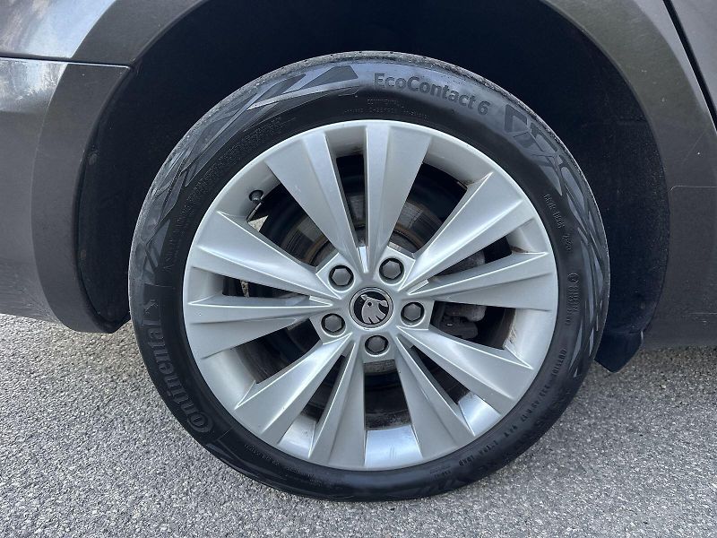Škoda Superb (2013) Combi 2.0 TDI Ambition - fotka 29 z 33