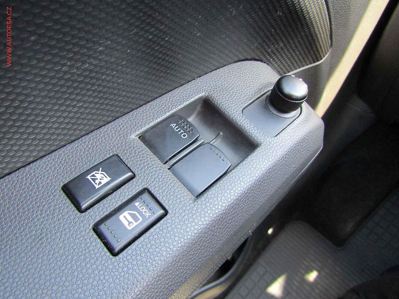 Suzuki Splash (2014) 1.0 i, ČR, AC - fotka 11 z 17