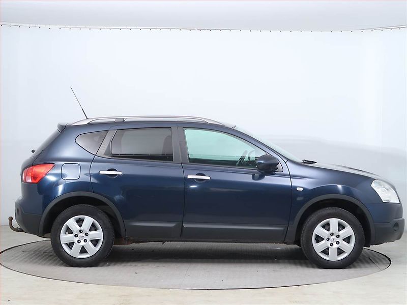 Nissan Qashqai (2010) 2.0, Tempomat - fotka 6 z 13