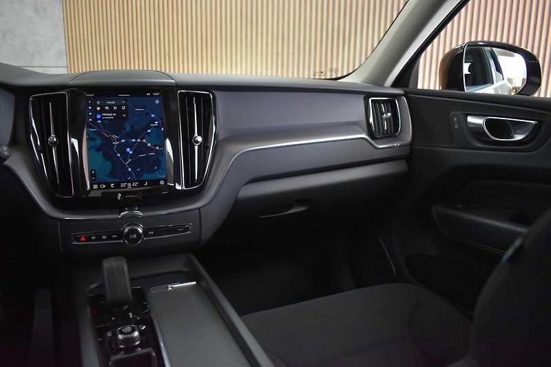 Volvo XC60 B4 AWD KESSY*MATRIX*VÝHŘEV* - fotka 9 z 32