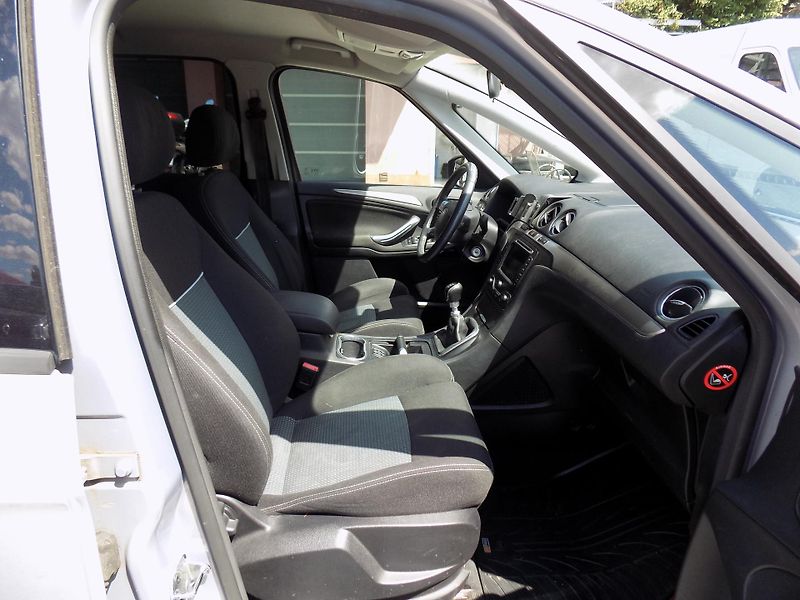 Ford S-MAX 2,0 TDCI 103 KW VÝHŘEV, TAŽNÉ - fotka 28 z 41