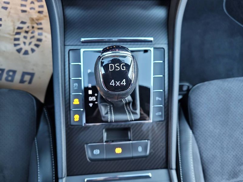 Škoda Superb 2.0 TDI DSG7 140kW Sportline 4 - fotka 45 z 62