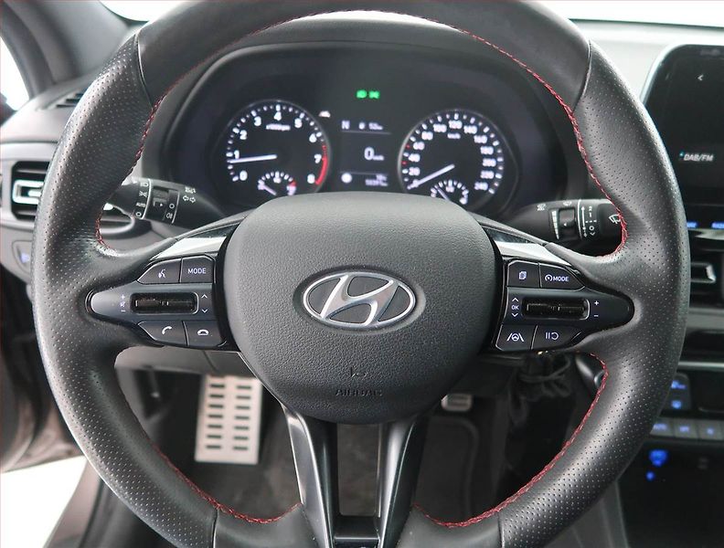 Hyundai i30 (2022) N-Line 1.5 T-GDI MHEV, ČR - fotka 17 z 19