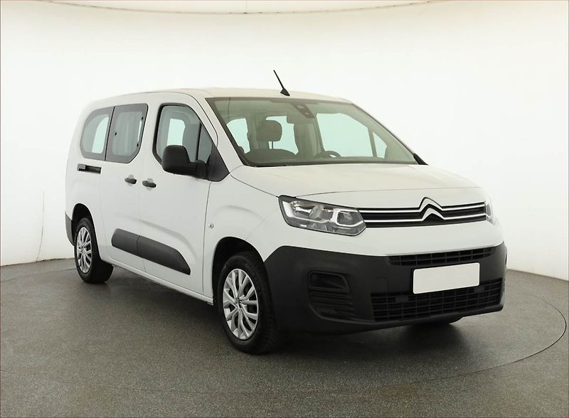 Citroën Berlingo (2023) Maxi Live Pack 1.2 PureTech - fotka 1 z 16