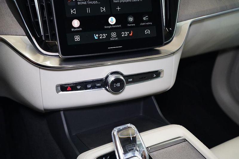 Volvo XC90 B5 PLUS Bright Vzduch, 360° - fotka 37 z 50