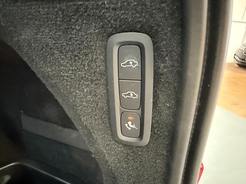 Volvo XC90 T8 AWD Recharge Ultimate Brigh - fotka 17 z 18
