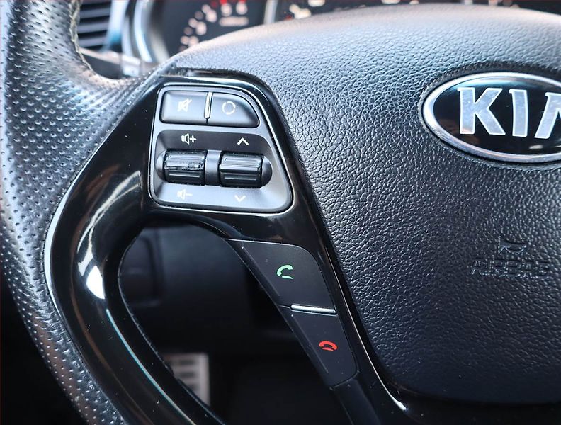 Kia Ceed (2016) 1.6 CRDi, Automat, Navi - fotka 17 z 22