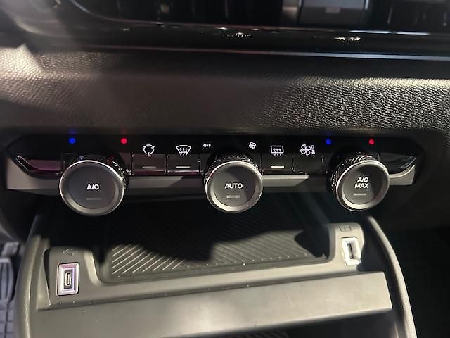 Citroën C4 (2023) - fotka 16 z 18