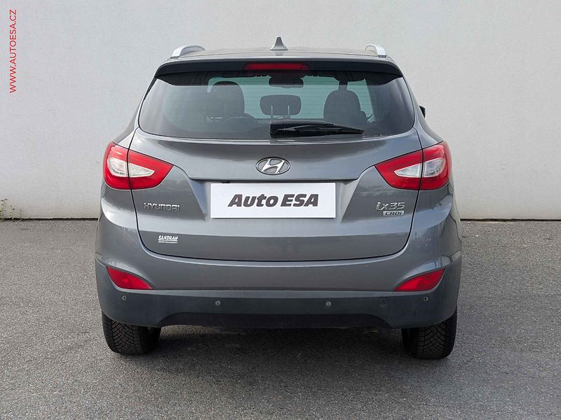 Hyundai ix35 (2013) 1.7 CRDi, Navi, kamera - fotka 5 z 20