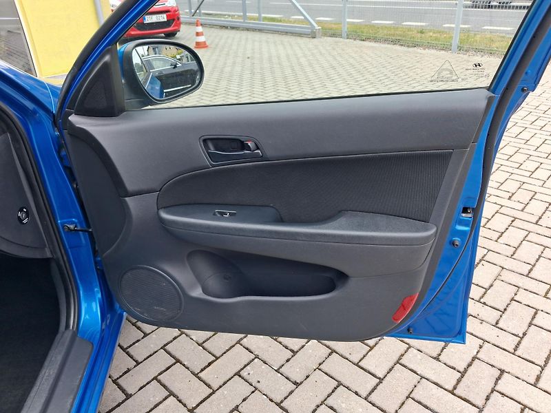 Hyundai i30 (2009) 1,4i  LPG  KLIMA  2x KOLA  - fotka 20 z 33