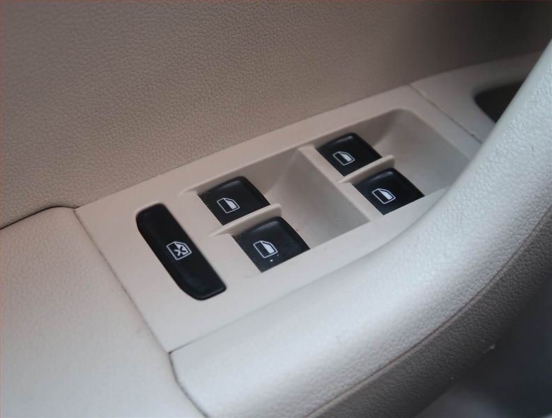 Škoda Octavia (2014) 1.6 TDI, Tempomat - fotka 18 z 21