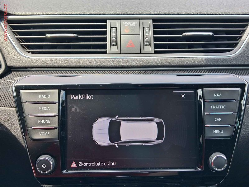 Škoda Superb (2017) 2.0 TDi, ČR, SportLine, DSG - fotka 20 z 29