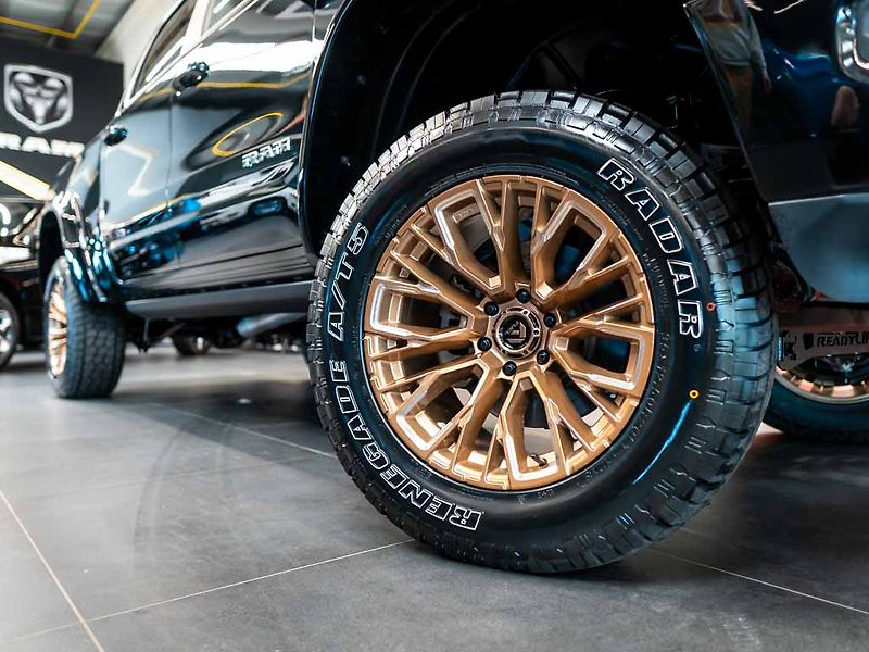 Dodge RAM (2025) 5.7 V8 Laramie Sport 6 LIFT - fotka 12 z 42