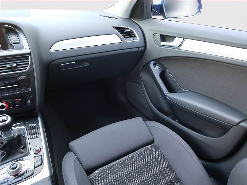 Audi A4 (2012) Ambition 2.0 TDI, Navi, Xenony - fotka 8 z 18