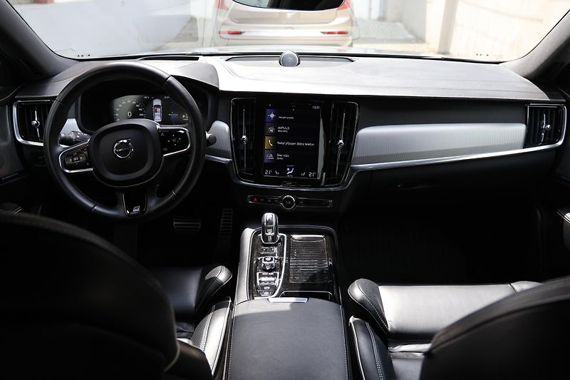 Volvo S90 (2018) T8 R-Design - fotka 11 z 26