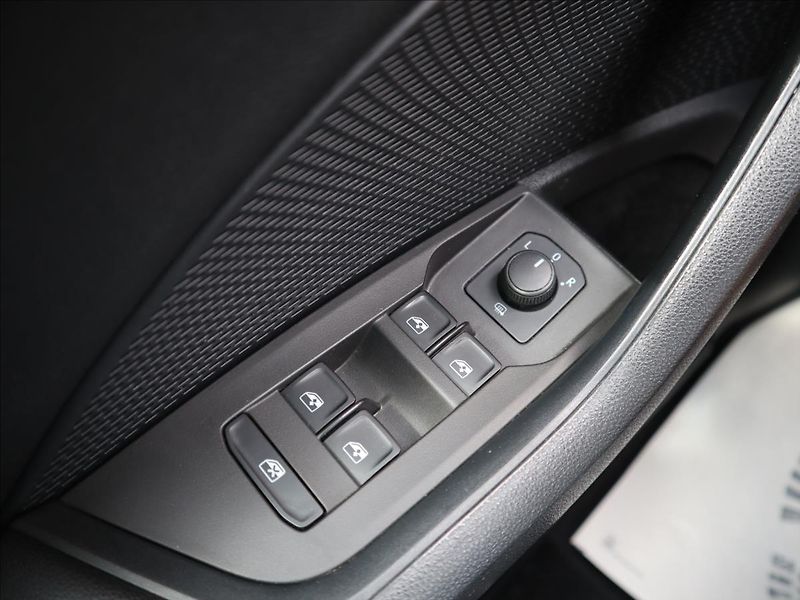 Škoda Octavia 2,0 TDi Style Virtual LED - fotka 10 z 35