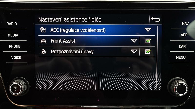 Škoda Superb 2.0 TSI DSG Sportline Combi - fotka 29 z 33