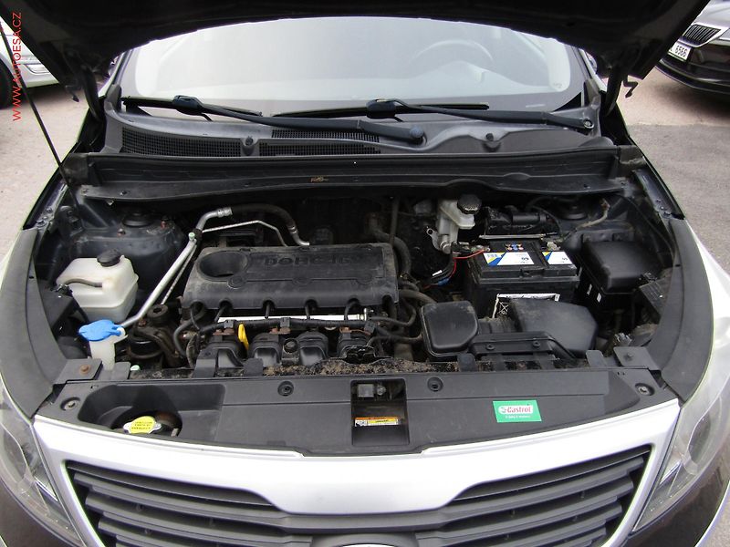 Kia Sportage (2010) 2.0 CVVT 4x4, ČR, AC, tažné - fotka 7 z 20