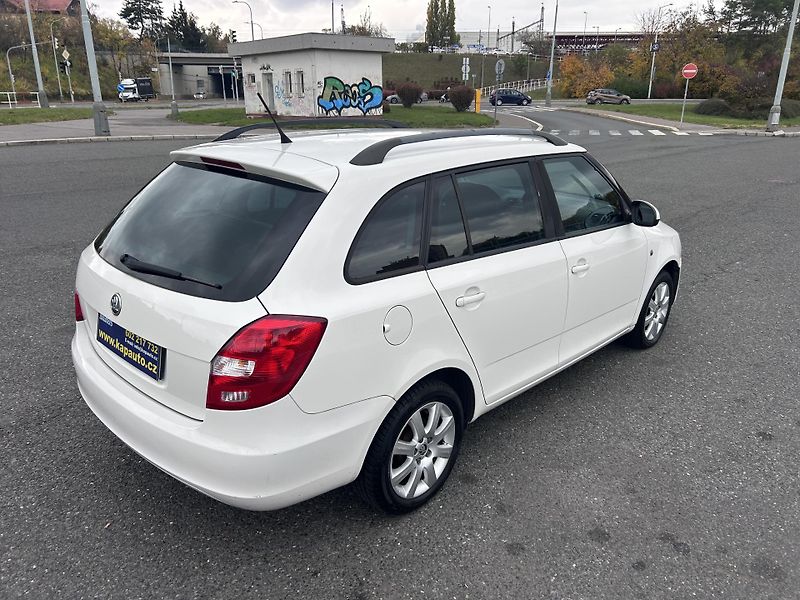 Škoda Fabia Kombi 1.2 TSI Ambiente - fotka 27 z 31