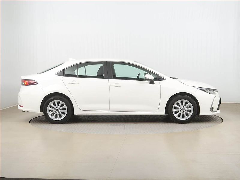 Toyota Corolla (2024) Comfort 1.5 VVT-i - fotka 6 z 17