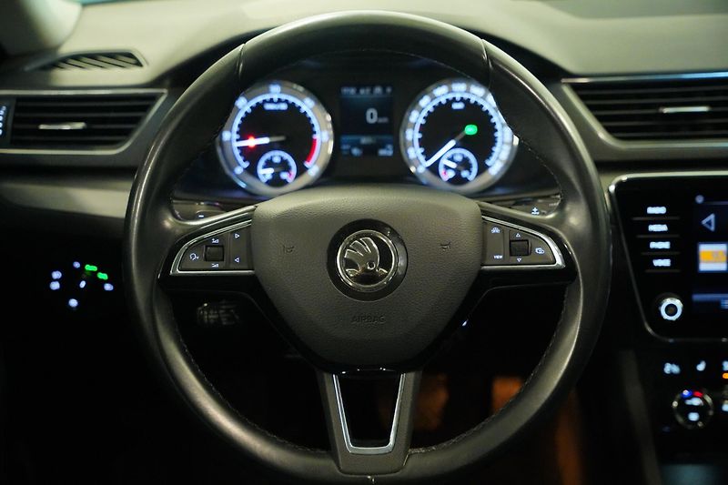 Škoda Superb - fotka 18 z 31