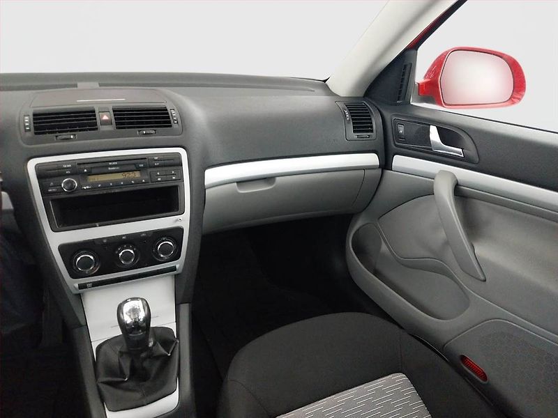 Škoda Octavia (2009) Ambiente 1.4 TSI, Xenony - fotka 8 z 15