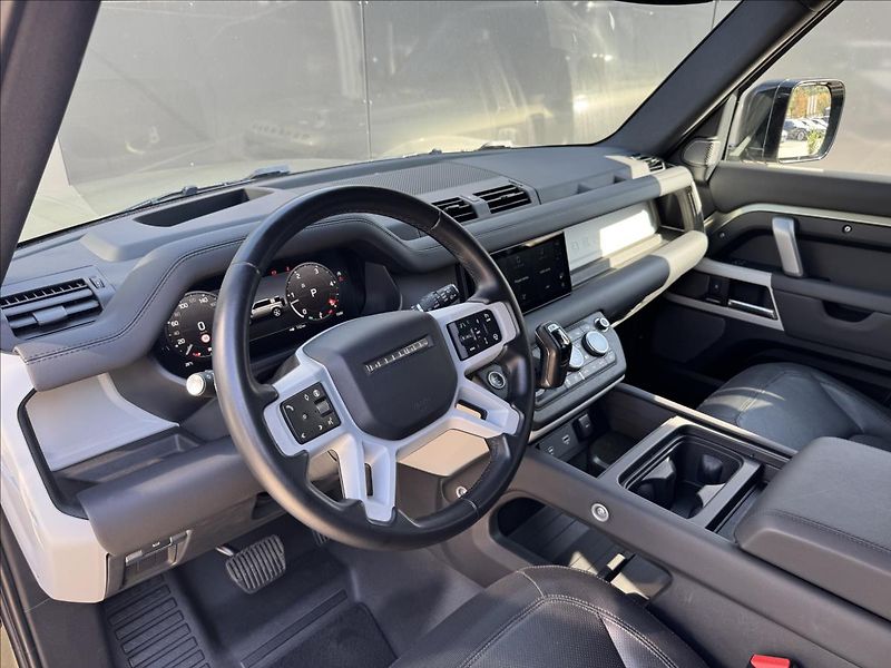 Land Rover Defender 3,0 110 D250 X-Dynamic SE ČR D - fotka 9 z 31