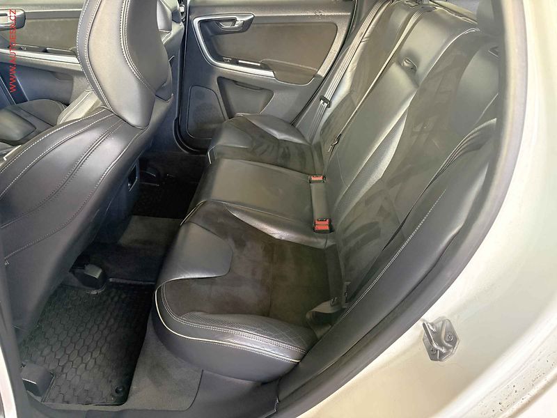Volvo XC60 (2014) 2.0 D4, ČR, STK7/28, výhřev - fotka 10 z 14