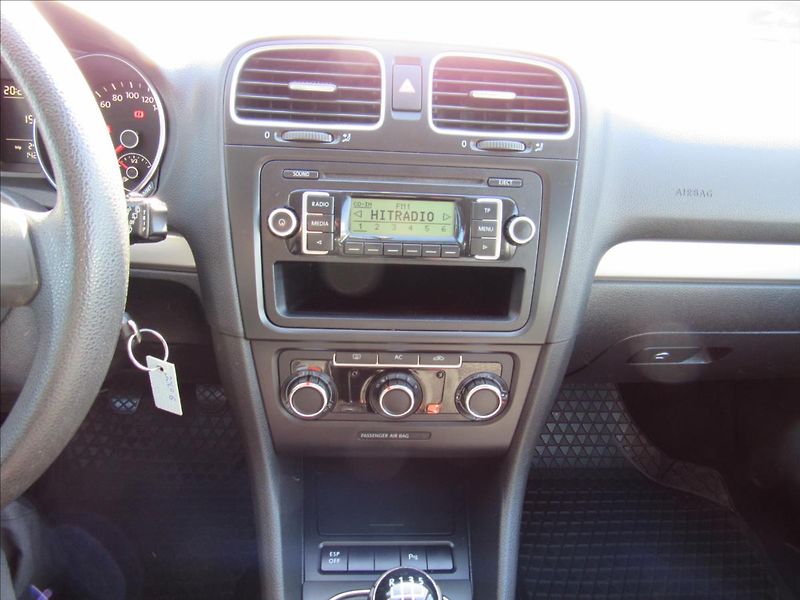 Volkswagen Golf 1,4 59kW - fotka 15 z 28