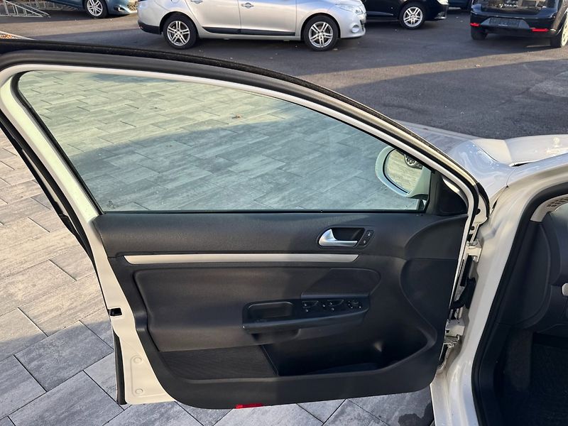 Volkswagen Golf (2013) Comfortline 1.2 TSI 77kW - fotka 9 z 40