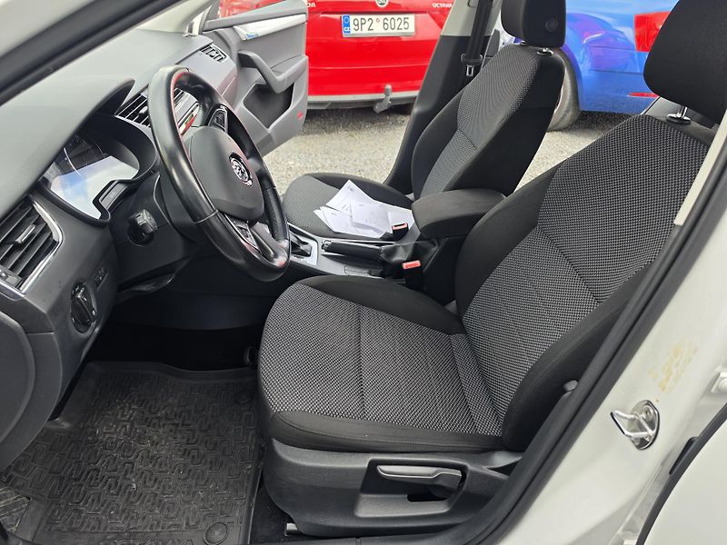 Škoda Octavia 1.6 TDI DSG.  - fotka 9 z 19
