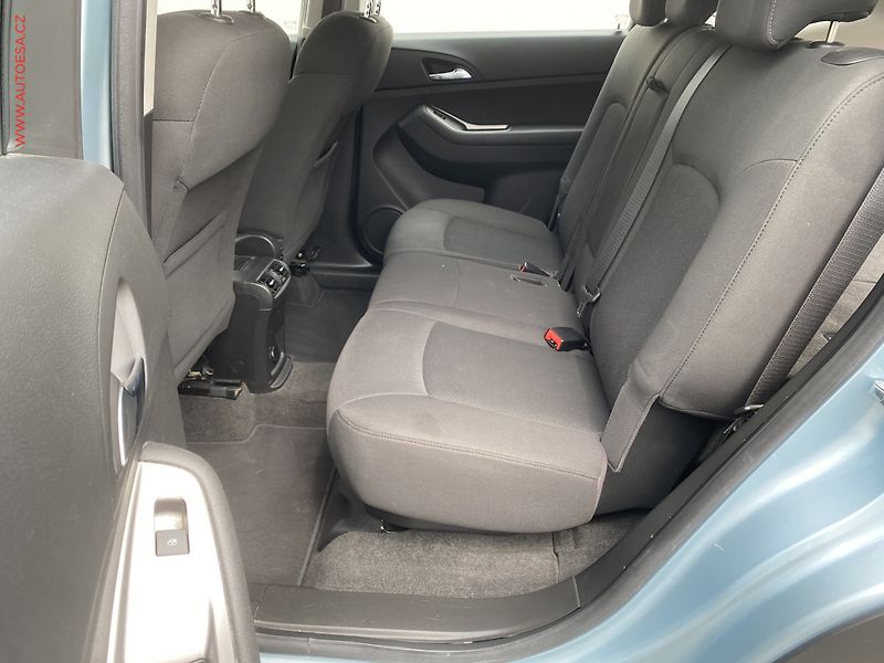 Chevrolet Orlando (2012) 1.8i, LTZ, navi, park.čidla - fotka 10 z 18