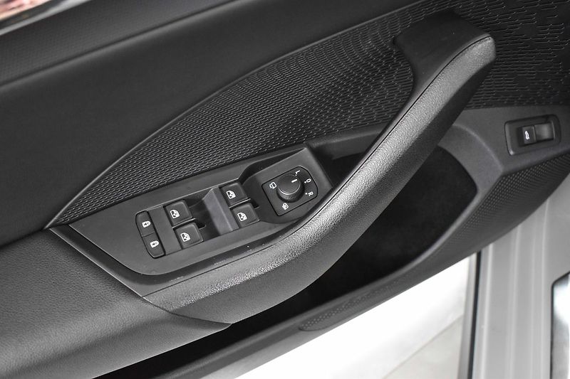 Škoda Octavia 2.0 TDI SCOUT REZERVACE - fotka 16 z 46