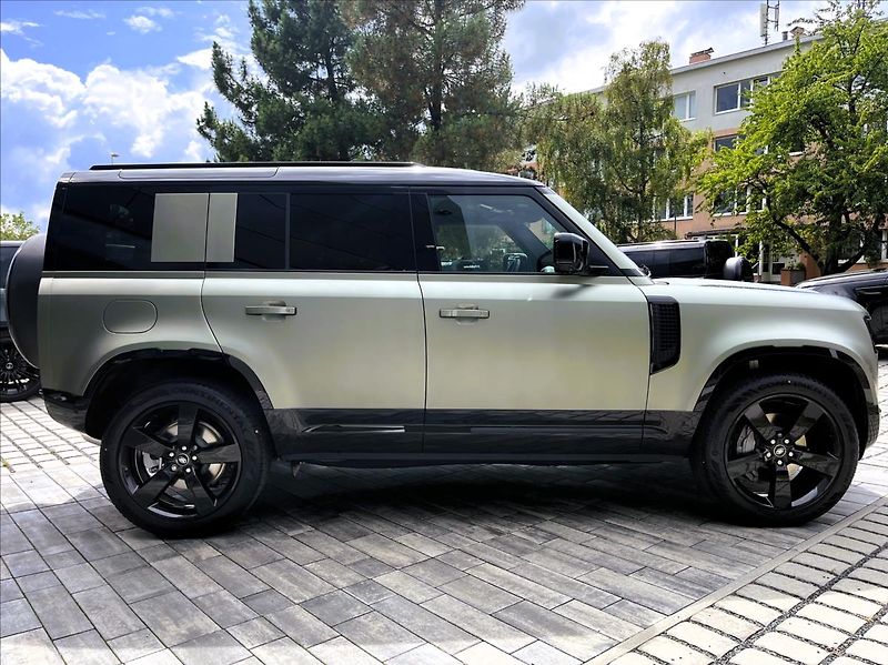 Land Rover Defender 3,0 110 D300 X-DYN HSE / SATIN - fotka 9 z 26
