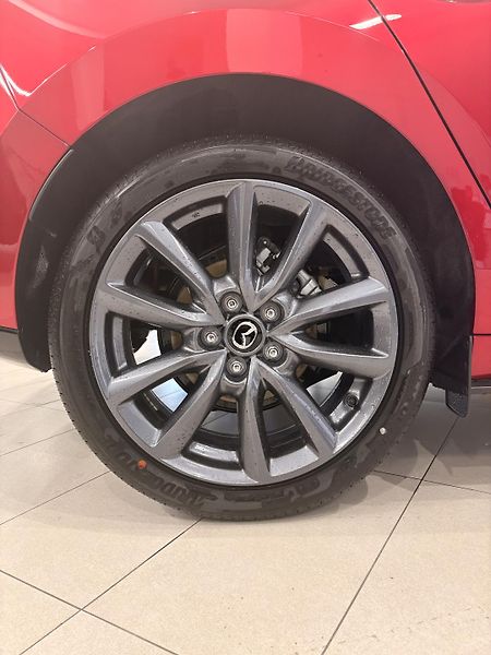 Mazda 3 (2026) 2.5L G140 6MT FWD Centre-Line - fotka 9 z 18