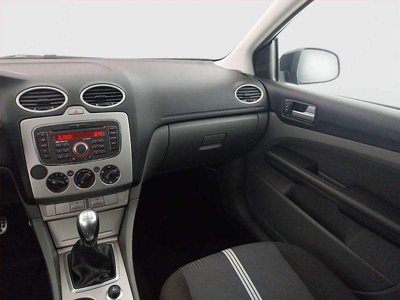 Ford Focus (2010) 1.6 TDCi, nová STK, rezervace - fotka 8 z 16
