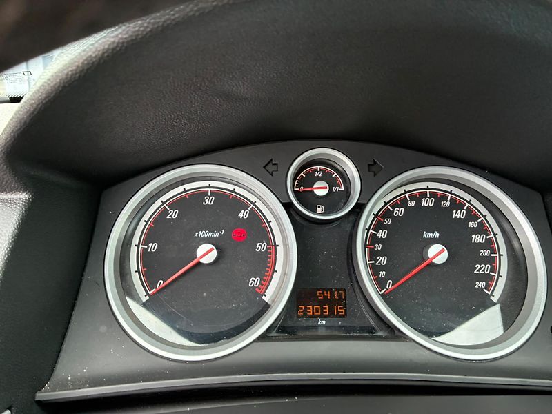 Opel Astra (2008) 1.9 CDTi, 110KW, GTC - fotka 14 z 29