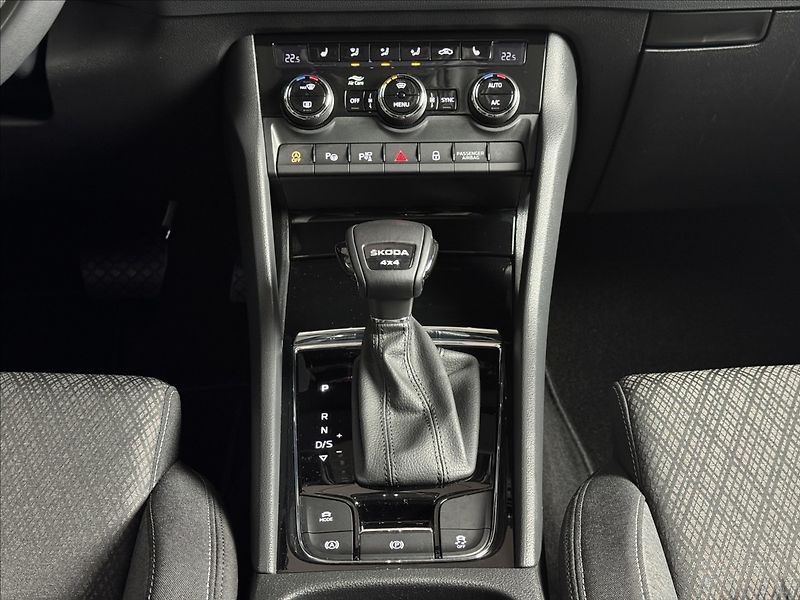Škoda Karoq 2,0 TDi  DSG 4x4 Style Virtual - fotka 17 z 45