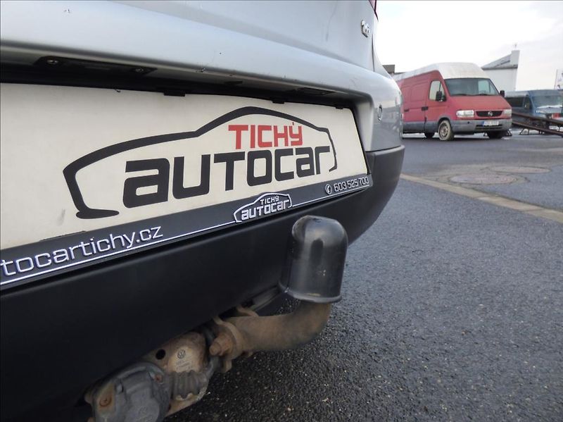 Volkswagen Golf 1,6 Digi Klima,Webasto  Tour - fotka 13 z 42