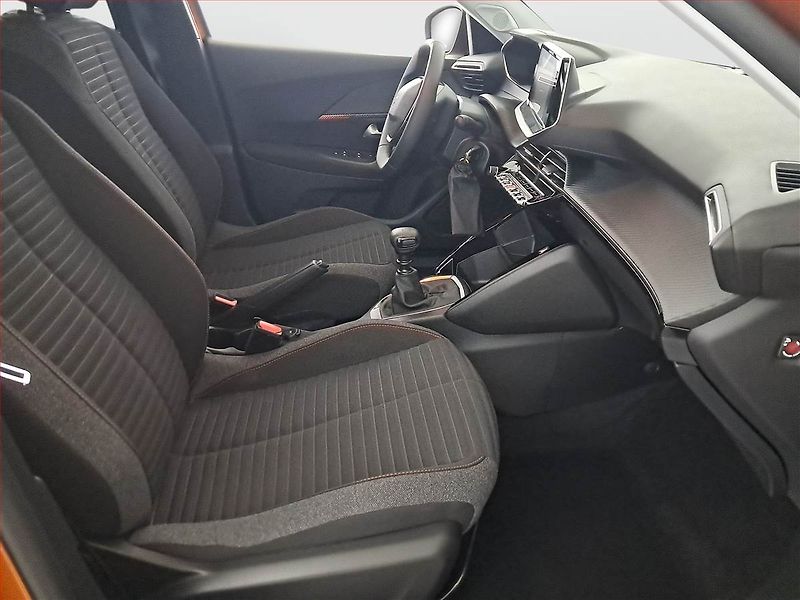 Peugeot 2008 (2023) 1.2 PureTech, ČR,1.maj - fotka 9 z 16
