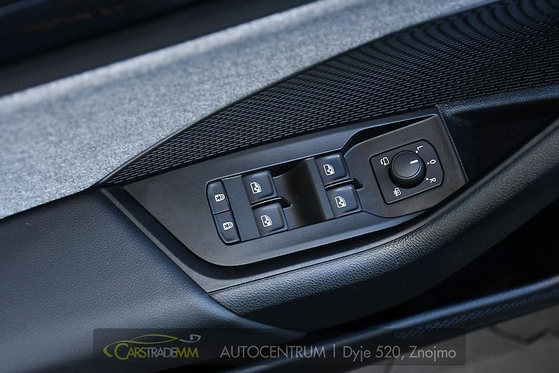Škoda Octavia 2.0TDi Top Selection DSG ACC  - fotka 27 z 55