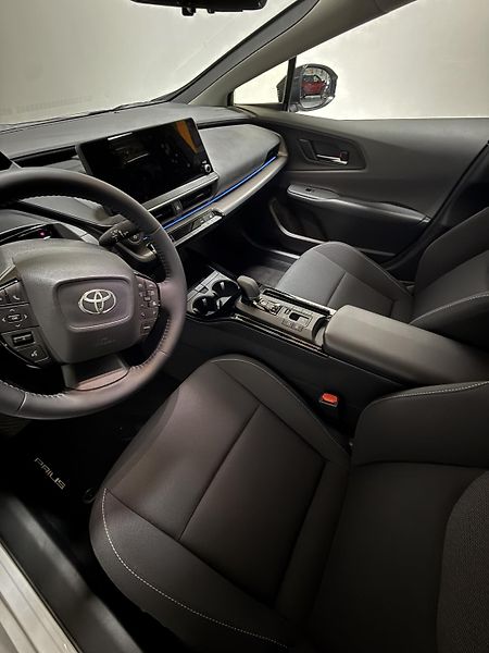 Toyota Prius (2026) PHEV 2.0 PlugIn hybrid  - fotka 5 z 10