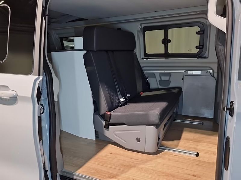 Ford Tourneo Custom (2026) Nugget Titanium 320 L2 - fotka 5 z 12