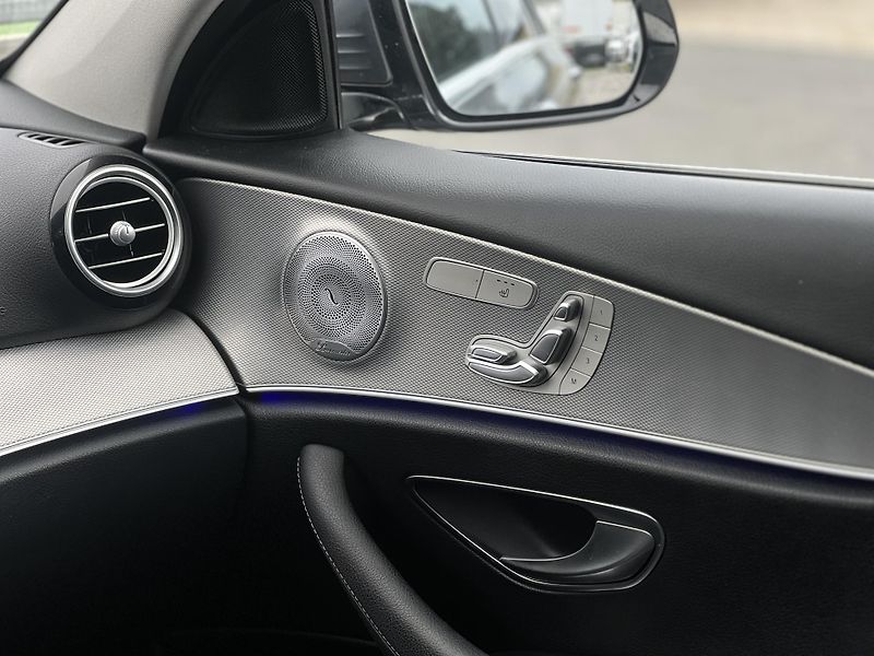 Mercedes-Benz Třídy E (2017)  E-Class 350d BURMESTER - fotka 21 z 30