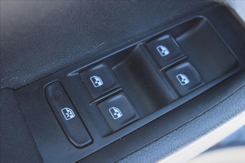 Škoda Fabia 1,0 MPI 55KW VÝHŘEV ALU LPG - fotka 34 z 52