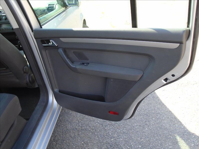 Volkswagen Touran 1,9   1,9,TDI-77KW-BEZ DPF - fotka 13 z 19