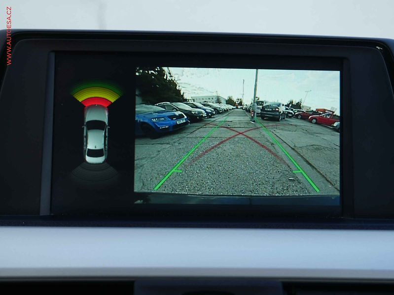 BMW Řada 3 (2018) 1.5i, 2.maj,ČR, servis.kniha - fotka 12 z 18