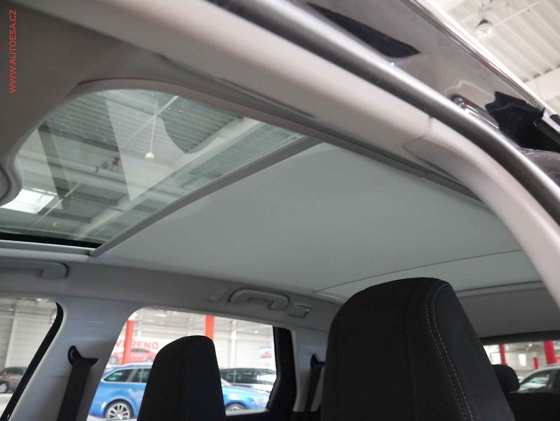 Peugeot 308 (2016) 2.0 HDi, Navigace - fotka 23 z 25